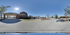 A parking area with a covered structure, a clear sky, and a few cars. - Comfort Inn Blacksburg University Area (Christiansburg)