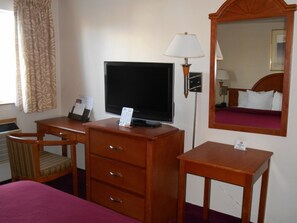 Blackout curtains, iron/ironing board, cots/infant beds, rollaway beds - GuestHouse Fife (Fife)