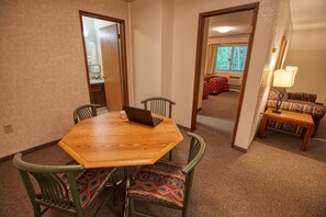 In-room dining - Wedgewood Resort (Fairbanks)