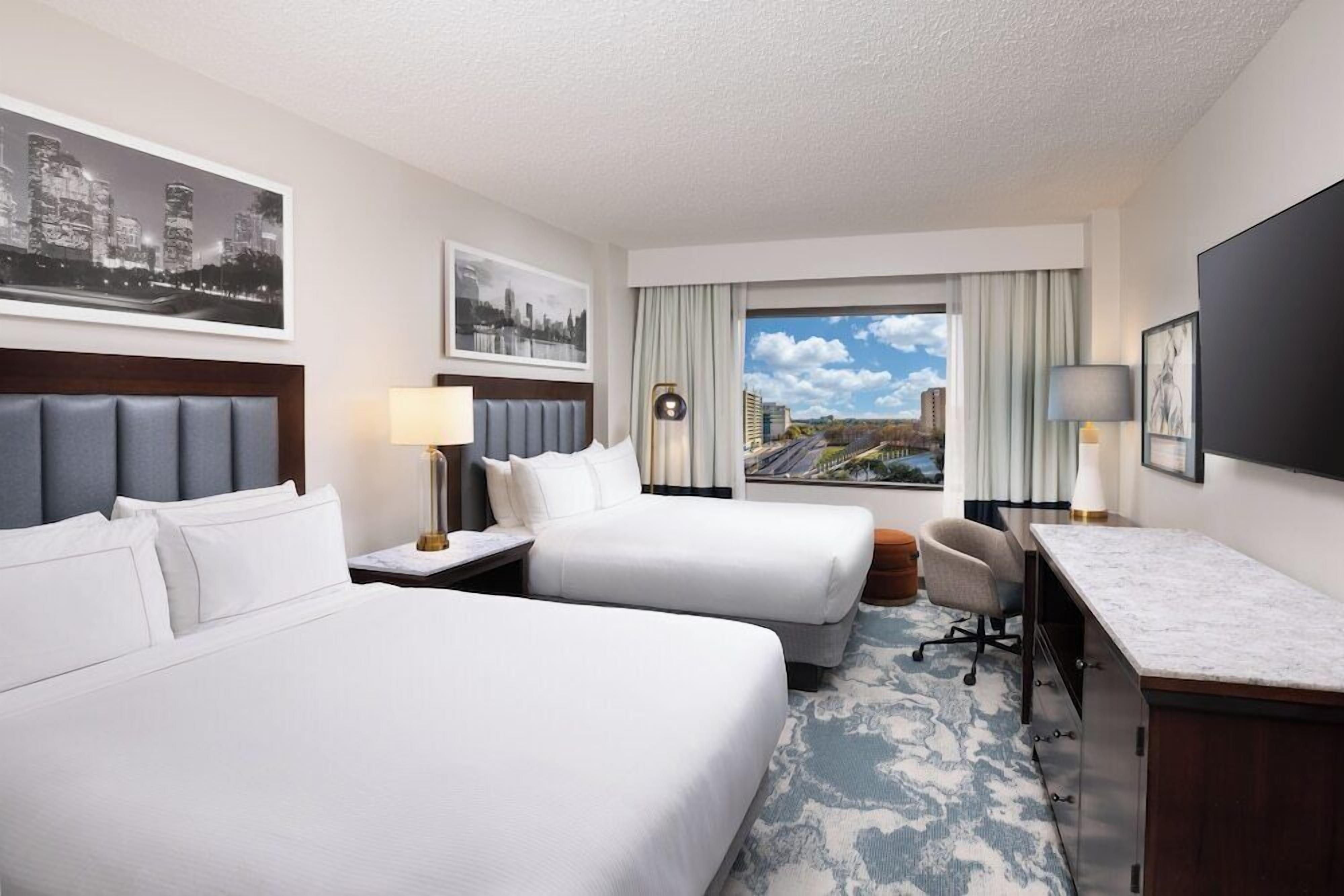 Premium bedding, in-room safe, desk, laptop workspace