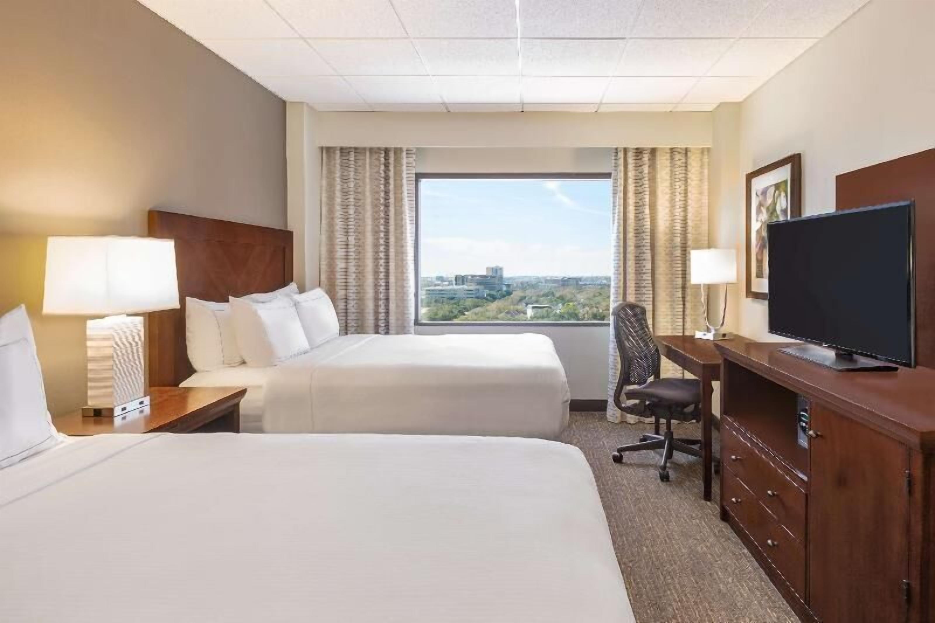 Premium bedding, in-room safe, desk, laptop workspace