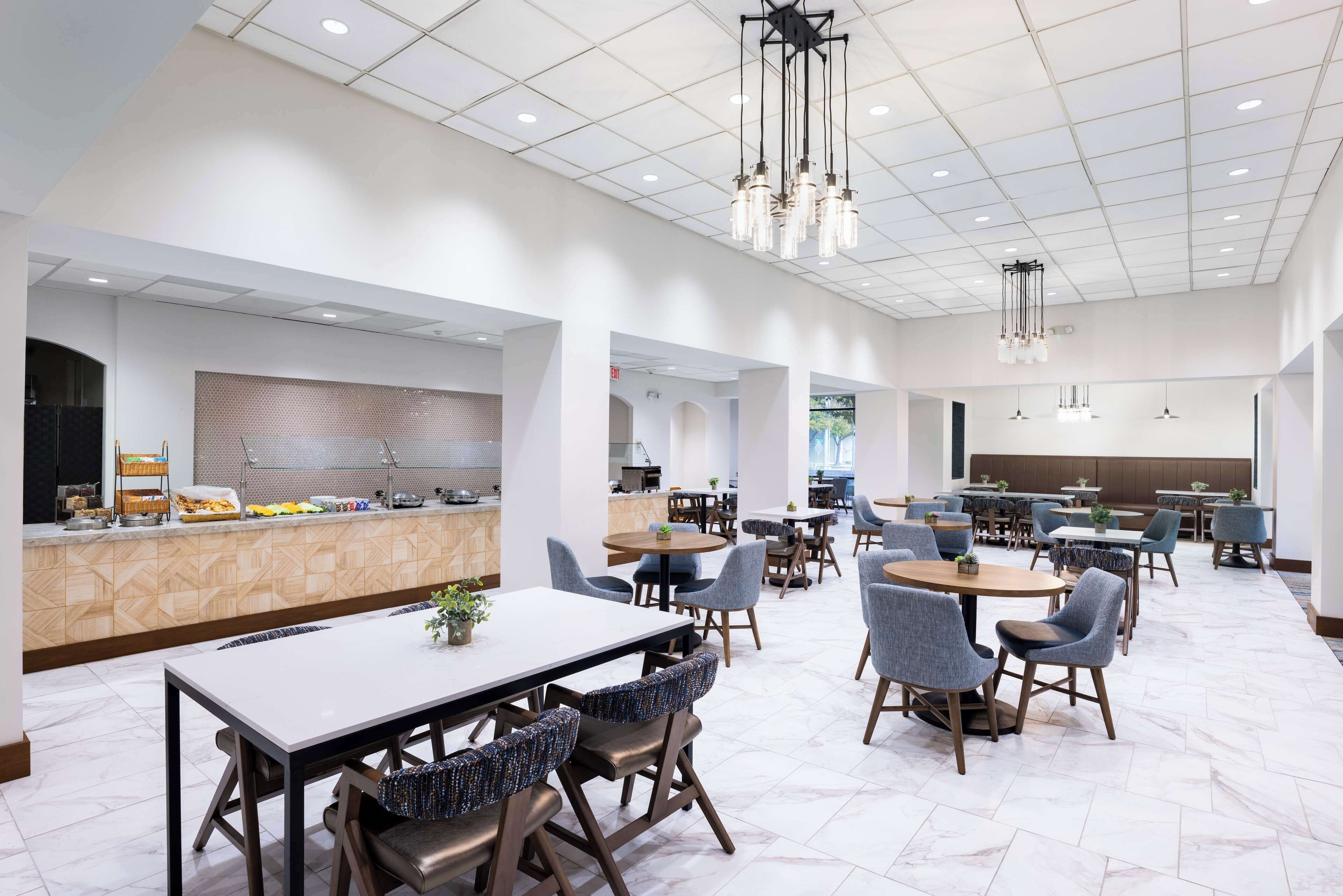 Photo - DoubleTree by Hilton Houston Medical Center Hotel & Suites