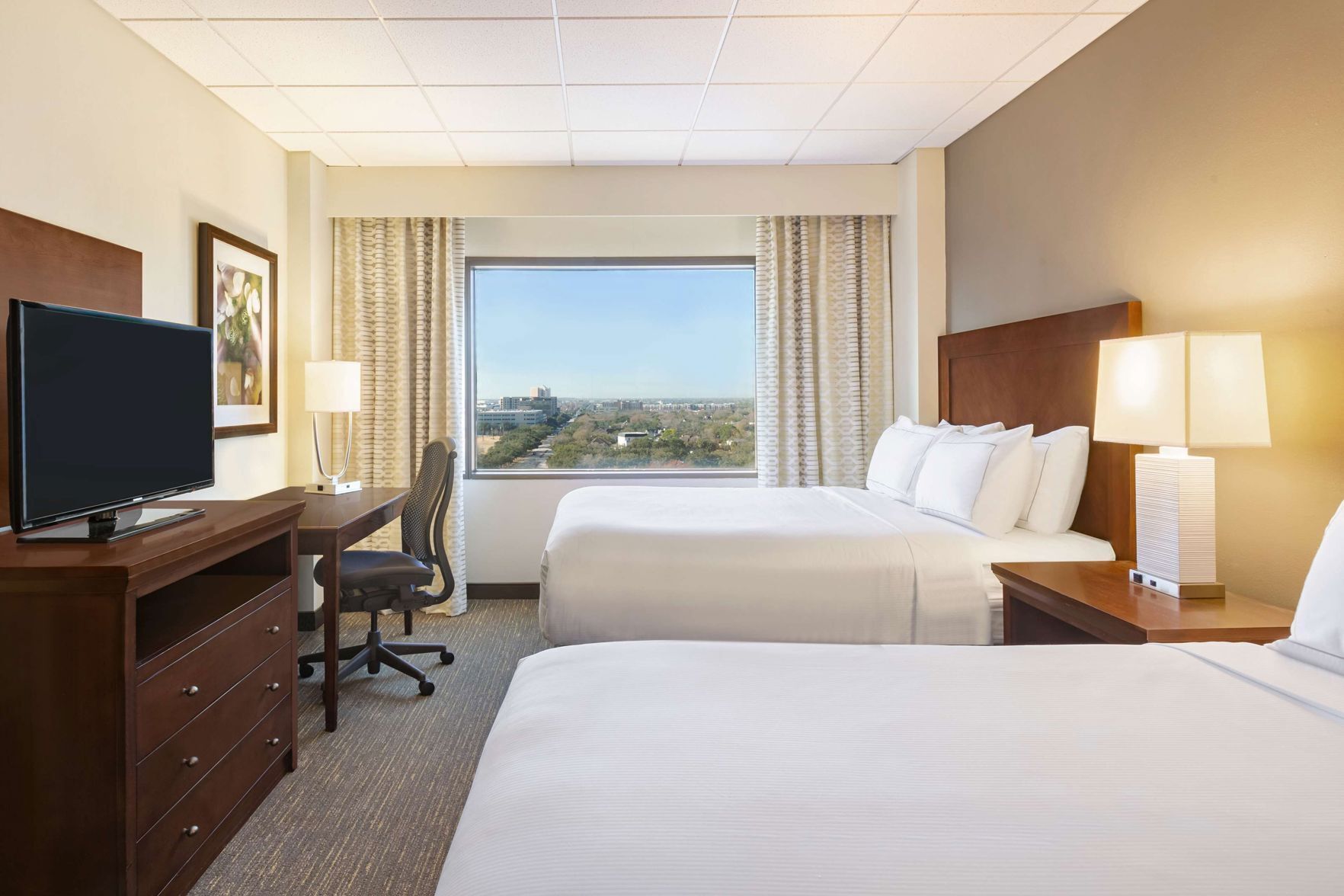 Premium bedding, in-room safe, desk, laptop workspace