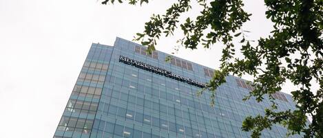 A modern building with a glass facade and a sign that reads "The University of MD Anderson Cancer Center."