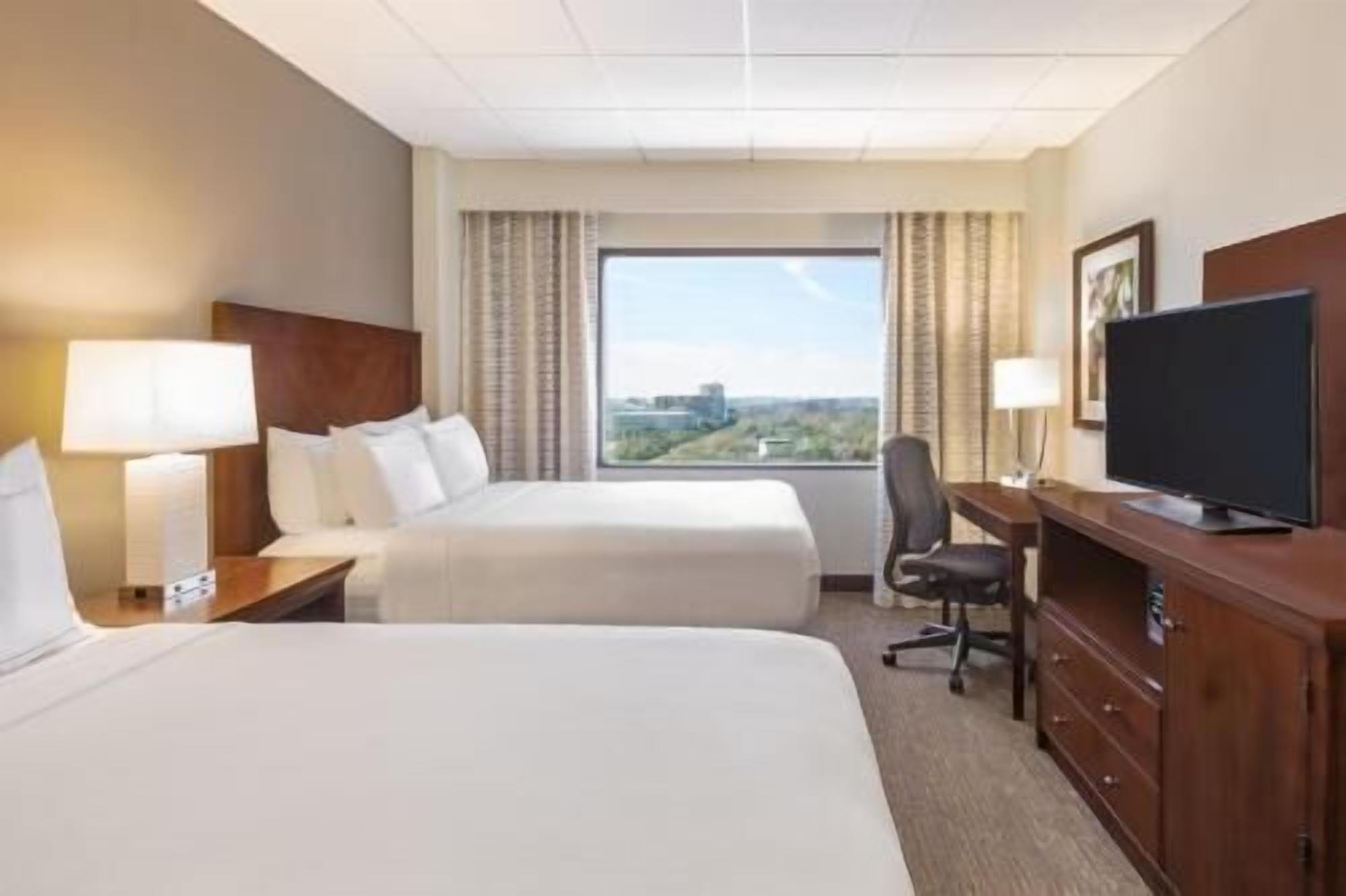 Premium bedding, in-room safe, desk, laptop workspace