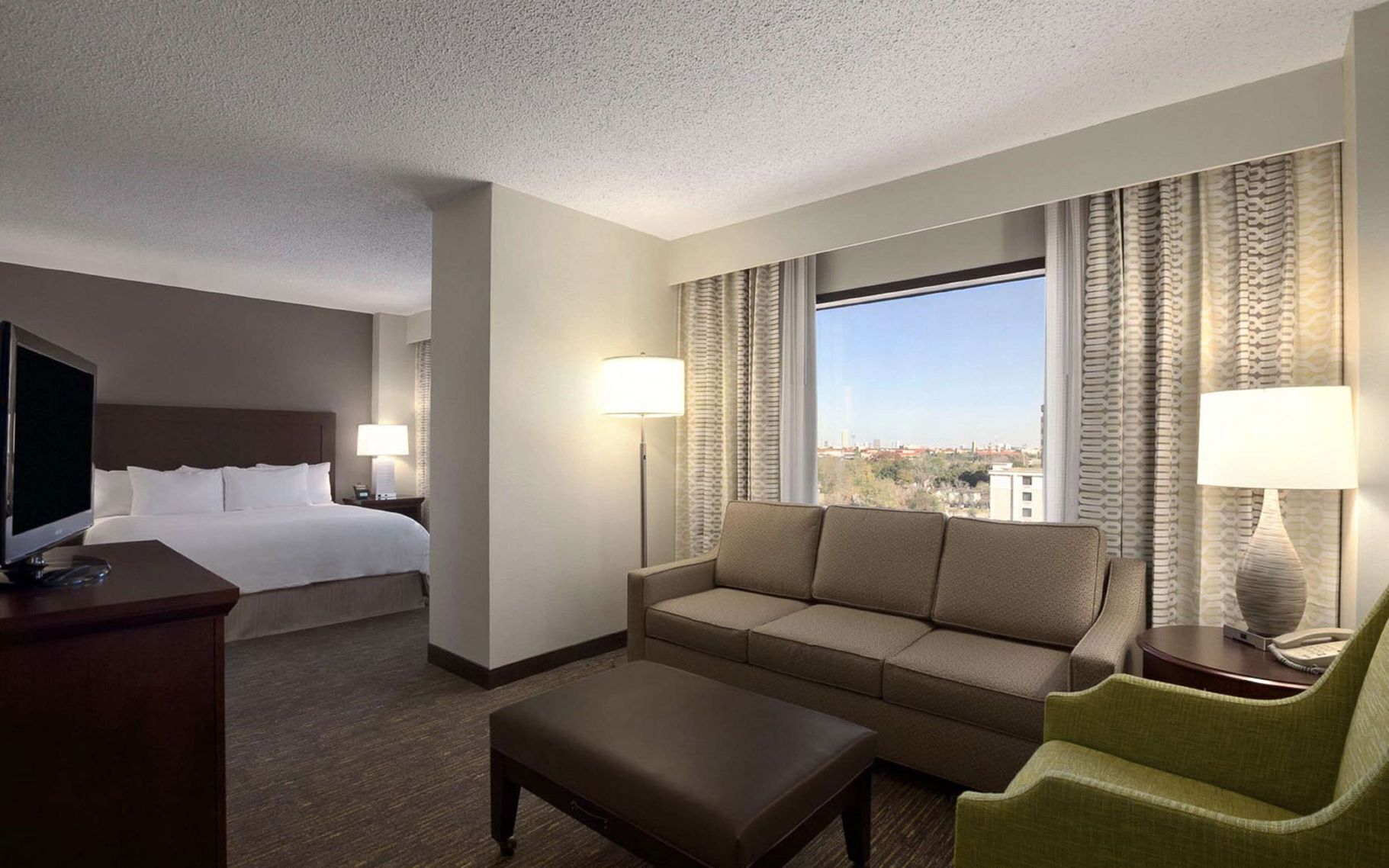 Premium bedding, in-room safe, desk, laptop workspace