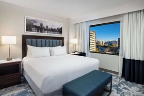 Junior Room, 1 King Bed, Kitchen | Premium bedding, in-room safe, desk, laptop workspace - DoubleTree by Hilton Houston Medical Center Hotel & Suites (Houston)