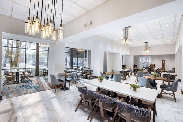 Breakfast and dinner served - DoubleTree by Hilton Houston Medical Center Hotel & Suites (Houston)