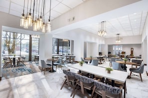 Café da manhã e jantar