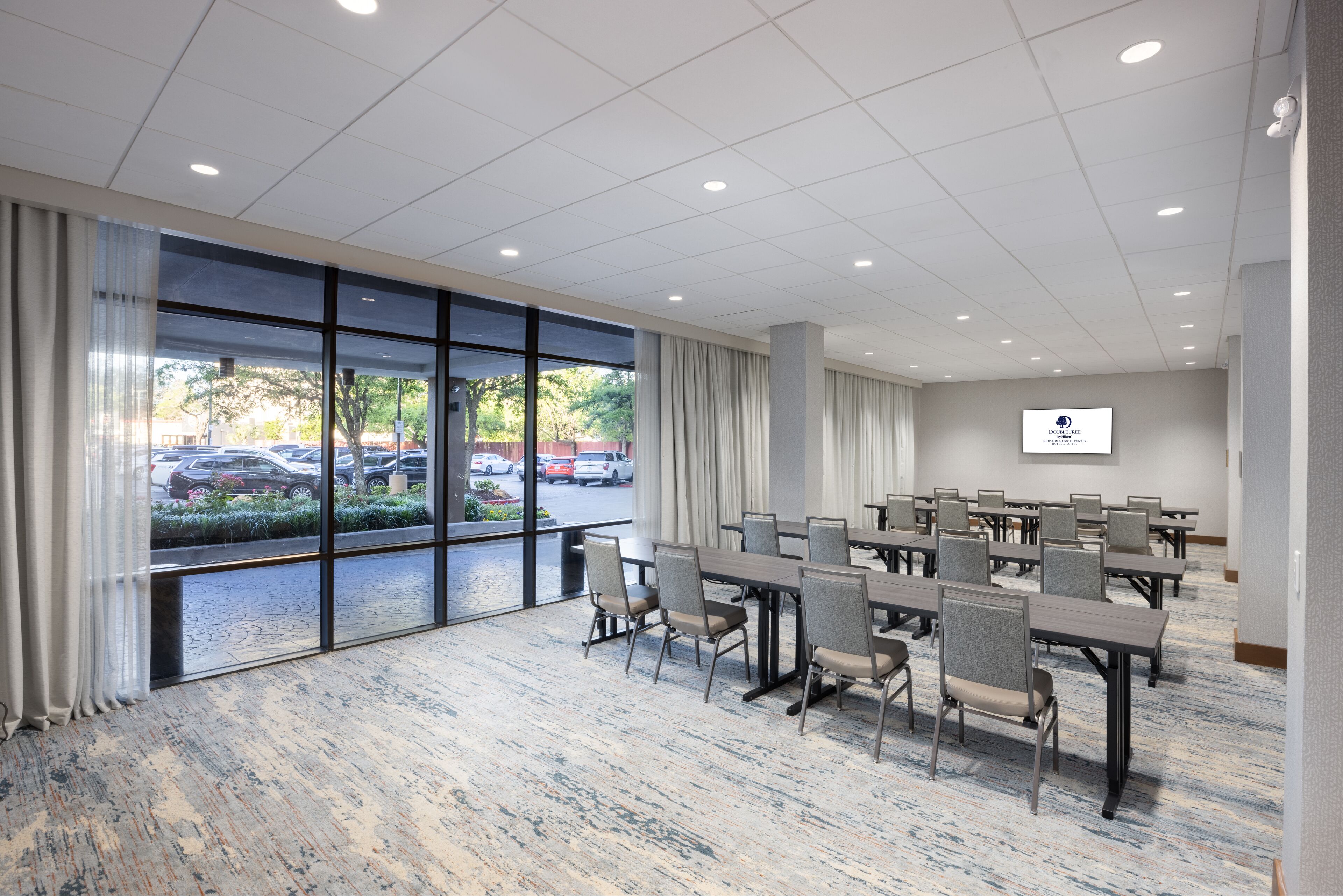 Photo - DoubleTree by Hilton Houston Medical Center Hotel & Suites