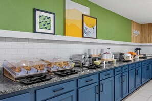 Free daily continental breakfast