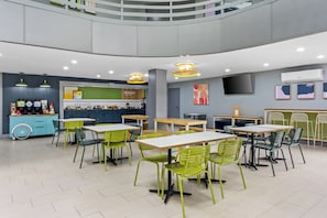 Free daily continental breakfast