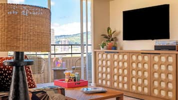 Suite (Wayfinder) | In-room safe, blackout drapes, iron/ironing board, cribs/infant beds