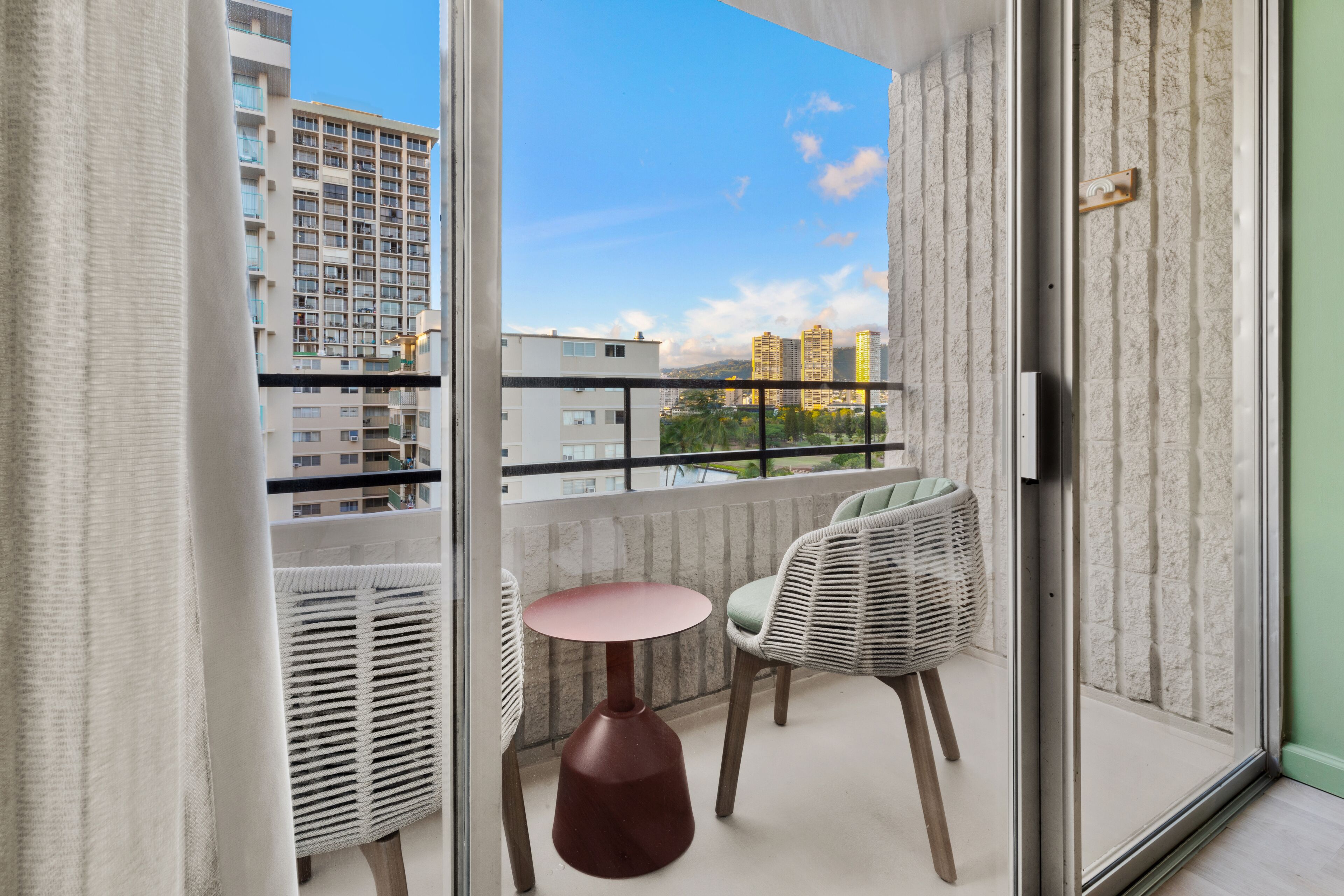 Photo - Wayfinder Waikiki - Voted Top 10 Best Hotels in Hawaii!