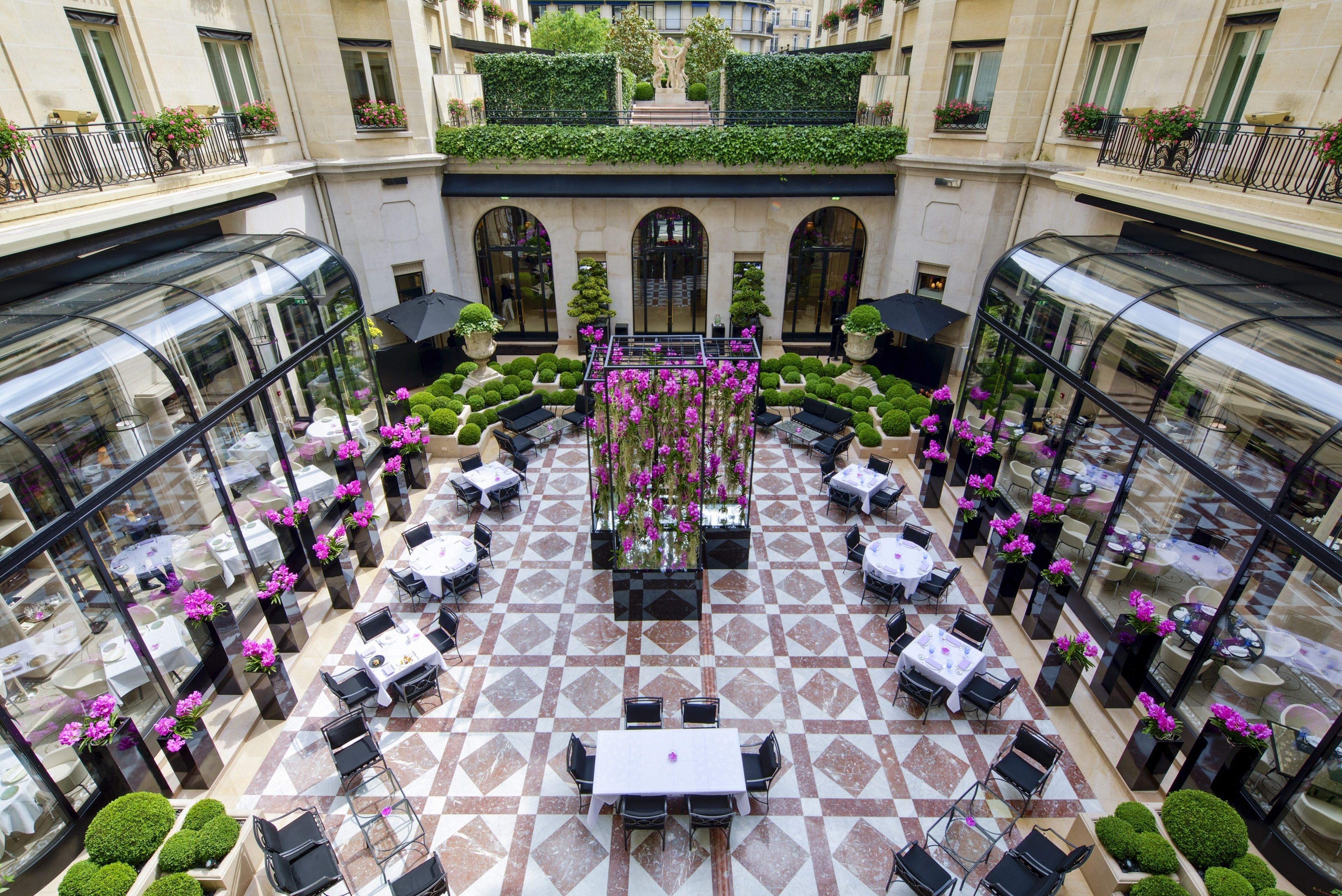 Photo - Four Seasons Hotel George V Paris