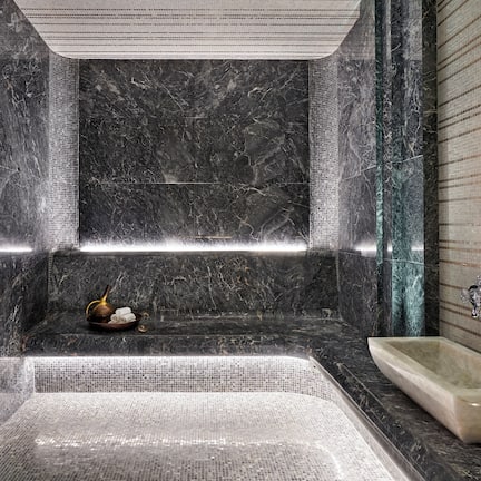 Couples treatment rooms, hot tub, body treatments, body scrubs, facials