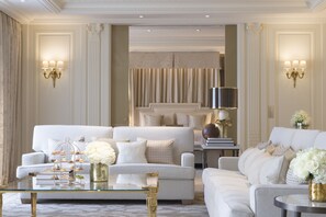 Suite – president, 1 soverom (One-Bedroom) | Oppholdsområde | En 55-tommers LED-TV med kabel-kanaler
