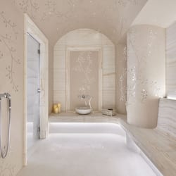 Couples treatment rooms, hot tub, body treatments, body scrubs, facials