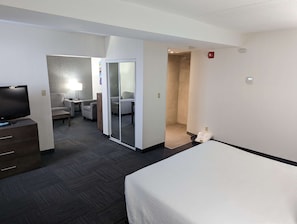 Suite, 1 King Bed, Non Smoking, Jetted Tub (Separate Living Room) | Premium bedding, in-room safe, desk, blackout drapes