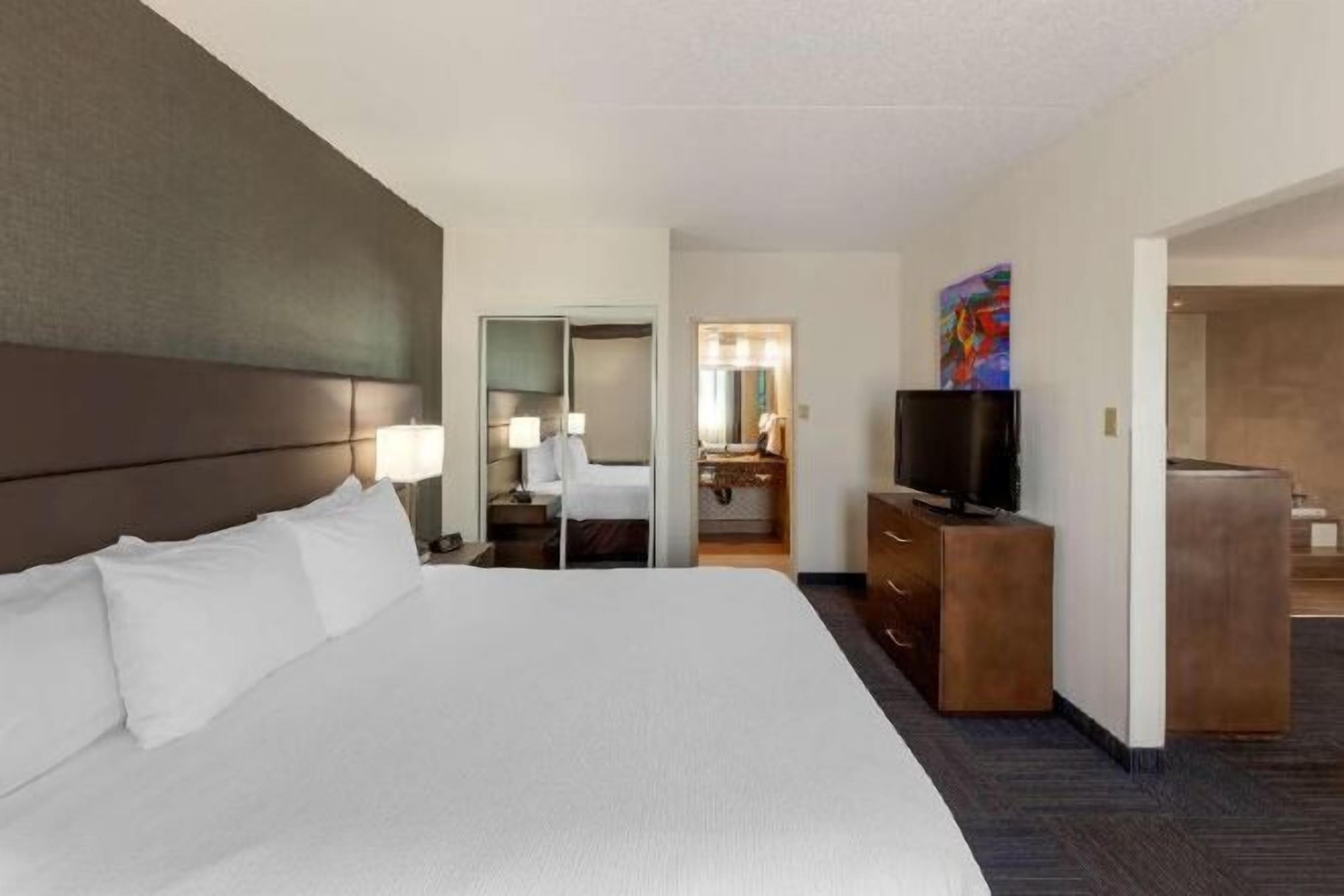Premium bedding, in-room safe, desk, blackout curtains