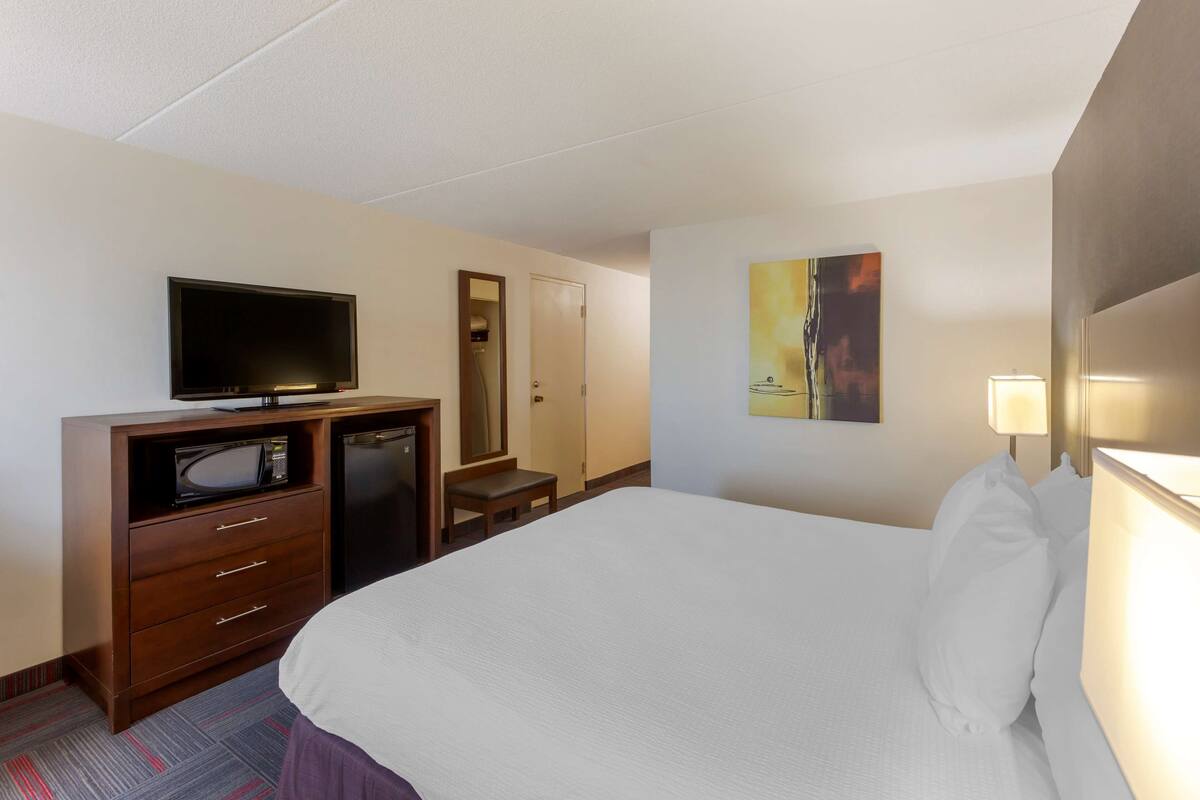Sengetøy av topp kvalitet, safe på rommet og skrivebord