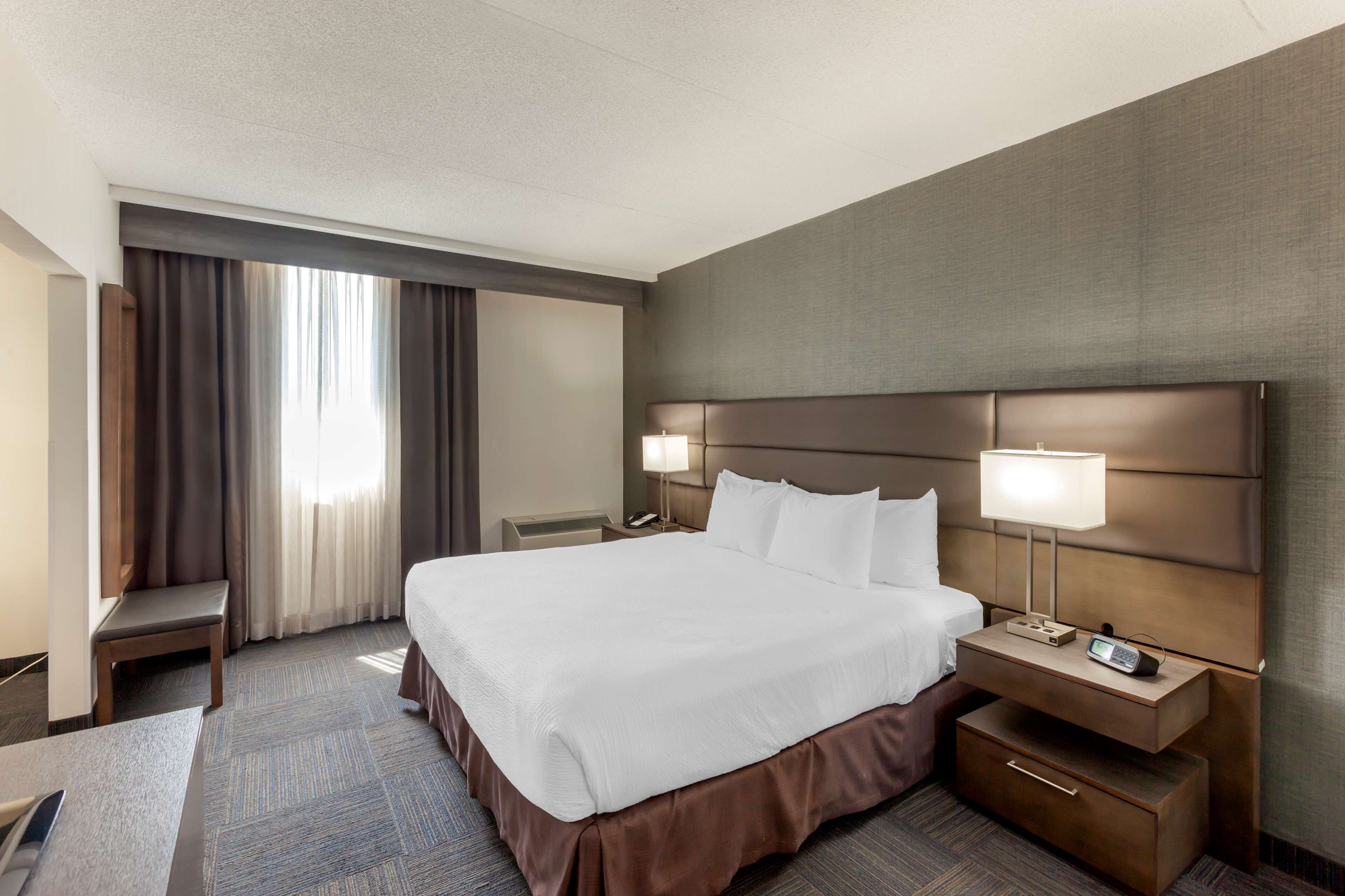 Photo - Best Western Plus Toronto Airport Hotel