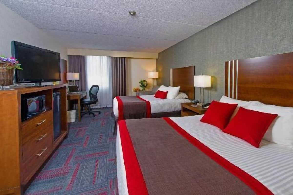 Premium bedding, in-room safe, desk, blackout drapes