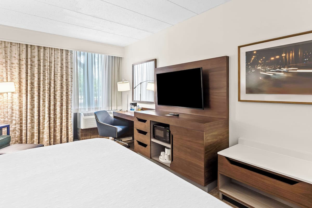 Room, 1 King Bed, Non Smoking | Hypo-allergenic bedding, desk, blackout curtains, iron/ironing board