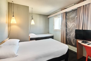 Triple Room, Non Smoking | 1 bedroom, premium bedding, pillowtop beds, in-room safe
