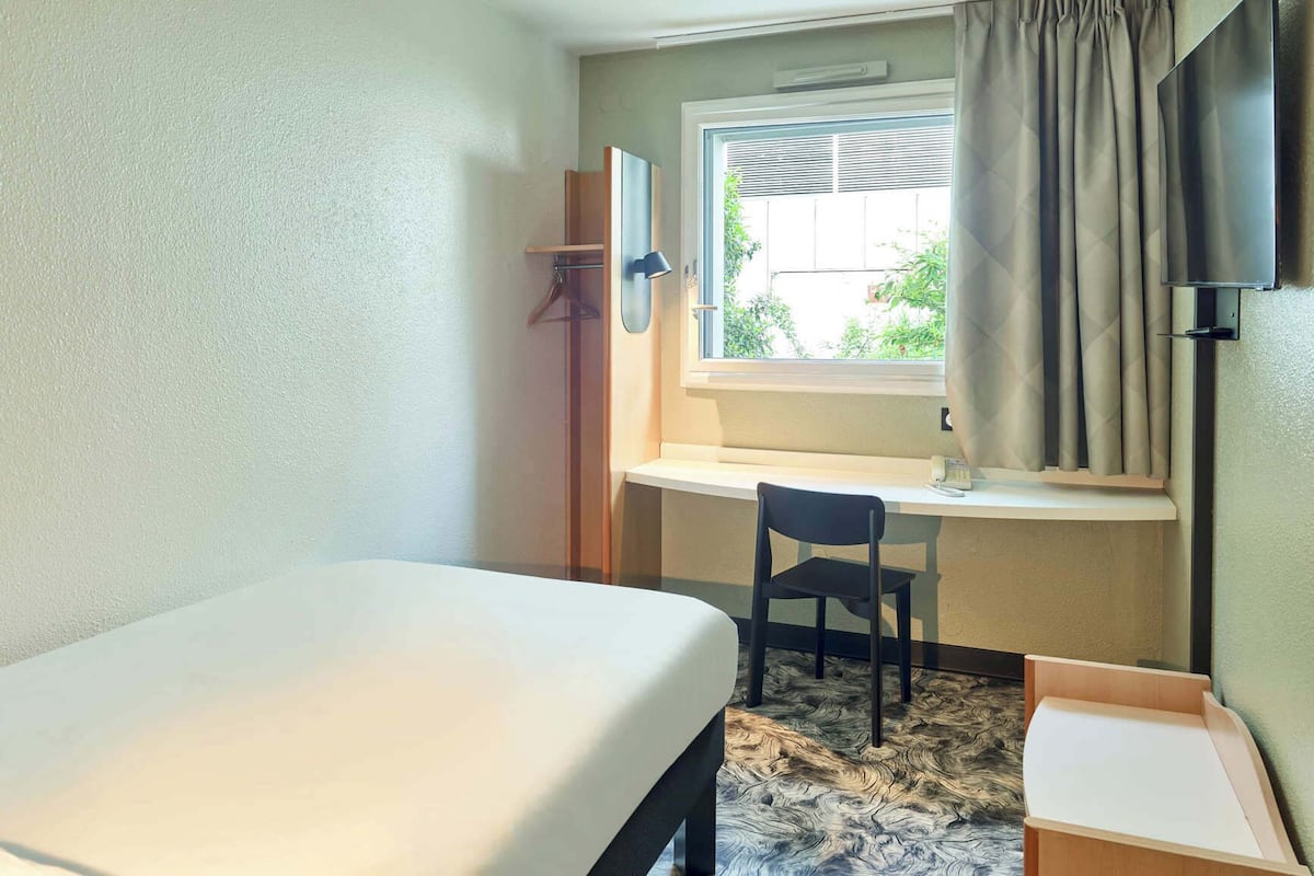 1 bedroom, premium bedding, pillow-top beds, in-room safe