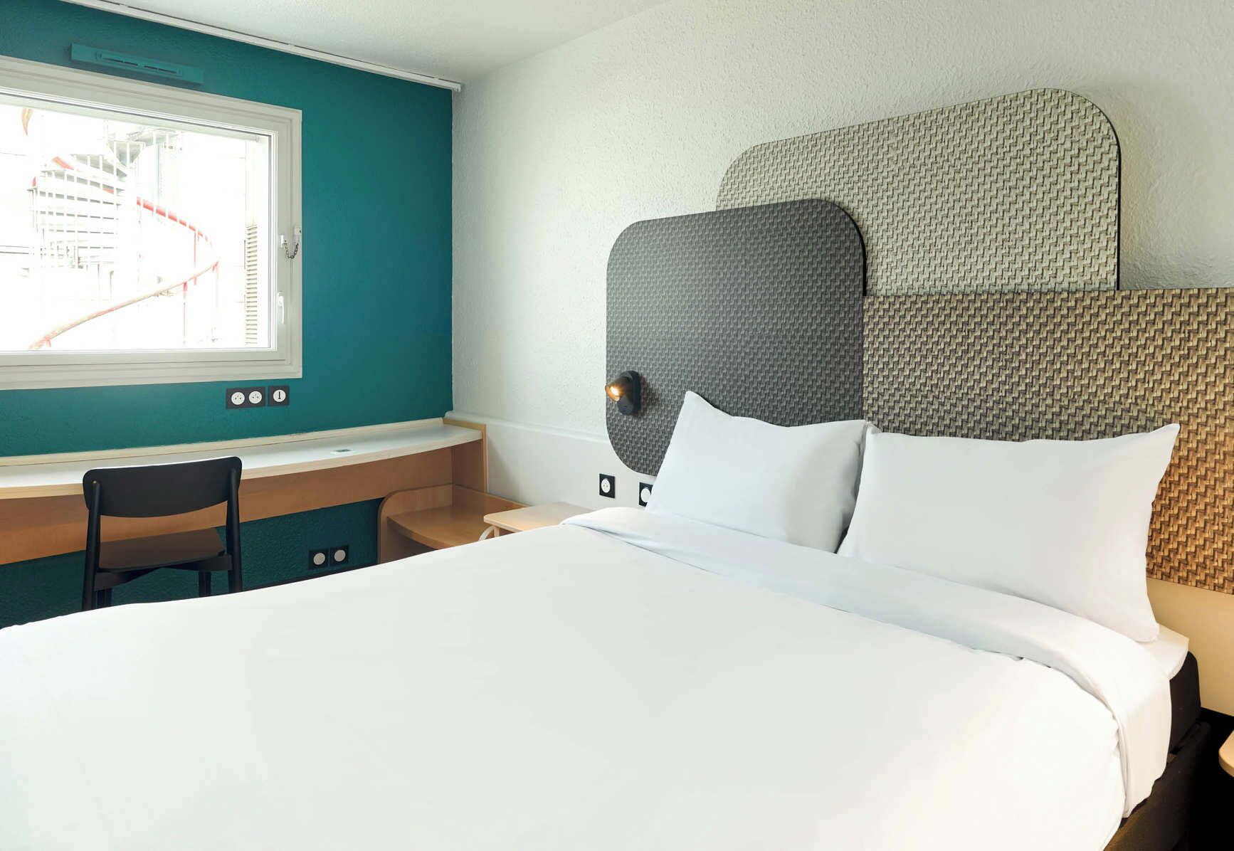 1 chambre, literie de qualité, lit avec matelas à plateau-coussin