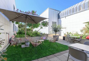 Terrace/patio - B&B HOTEL Versailles Le Chesnay (Le Chesnay-Rocquencourt)