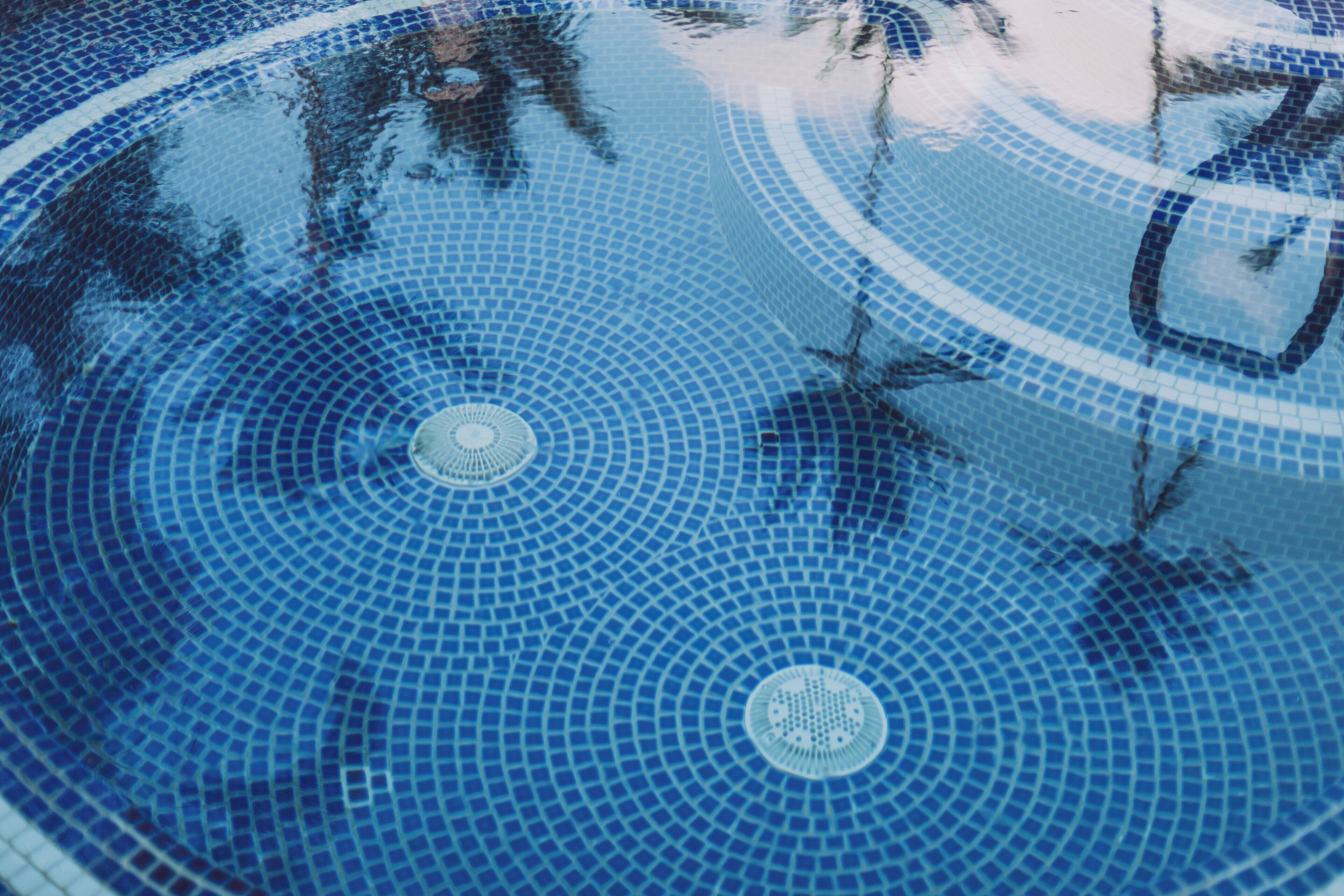 3 outdoor pools, open 8:00 AM to 10:00 PM, sun loungers