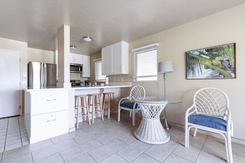 Standard Suite, 1 Bedroom (1 King Bed w/ Sofa Bed) | In-room safe, desk, laptop workspace, blackout drapes at Plantation Hale Suites
