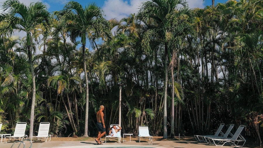 Plantation Hale Suites