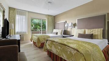 Safe på rommet, skrivebord og skrivebord for bærbar PC