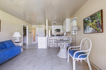 In-room safe, desk, laptop workspace, blackout drapes at Plantation Hale Suites