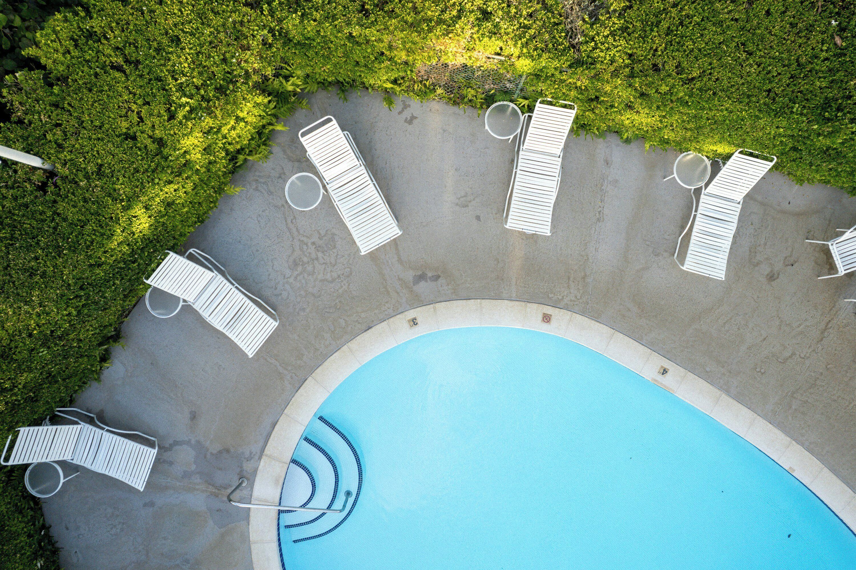 3 outdoor pools, open 8:00 AM to 10:00 PM, pool loungers