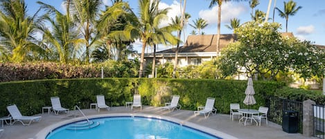 3 piscinas al aire libre (de 08:00 a 22:00), tumbonas