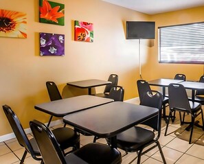 Free daily continental breakfast
