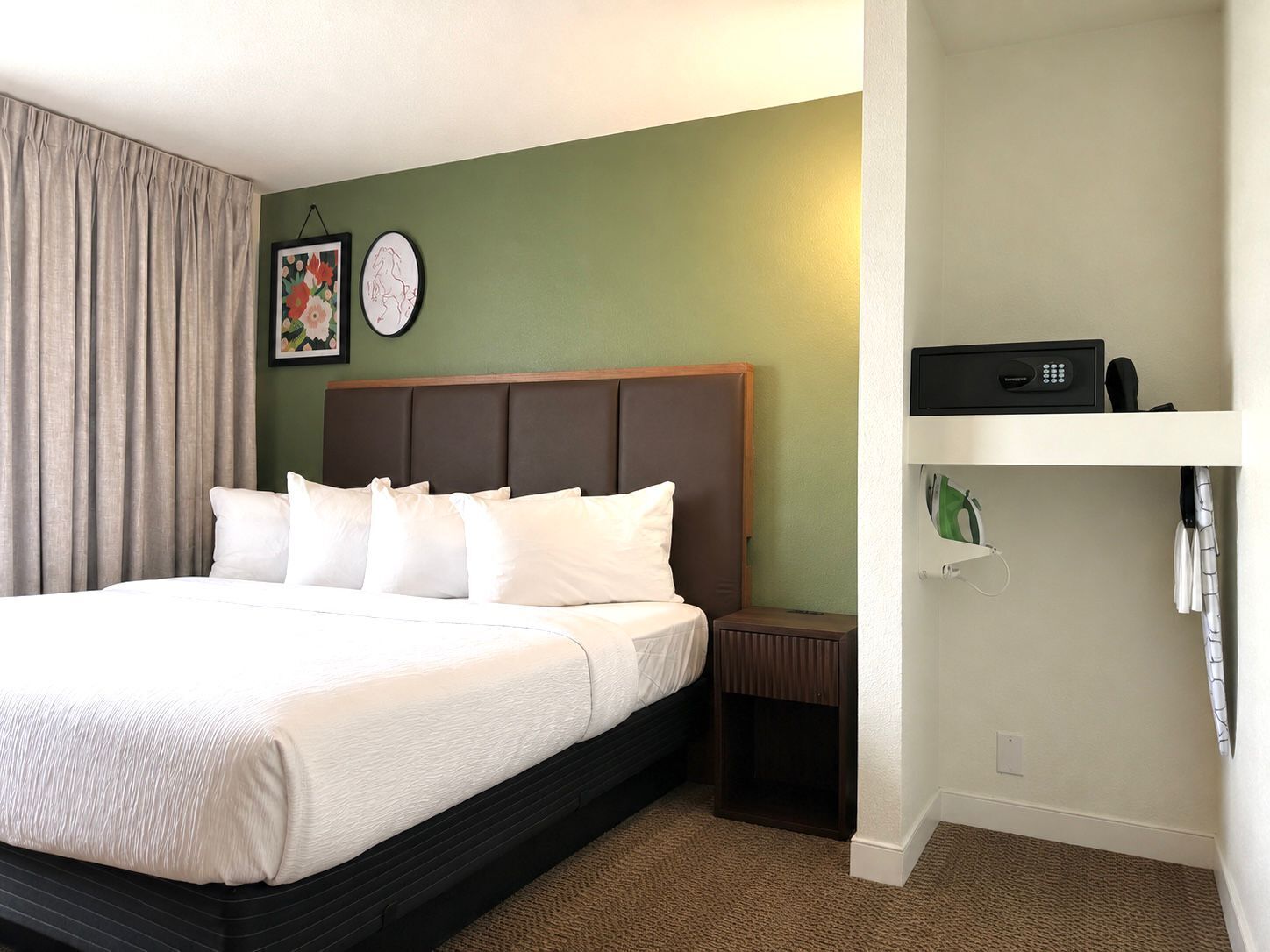 Economy Room, Mobility Accessible | Minibar, in-room safe, desk, laptop workspace