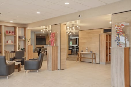 Lobby. Kozy Hotel Dallas DFW Airport Area West