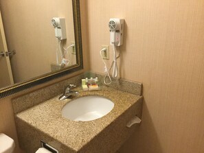 Combined shower/bathtub, eco-friendly toiletries, hair dryer, towels