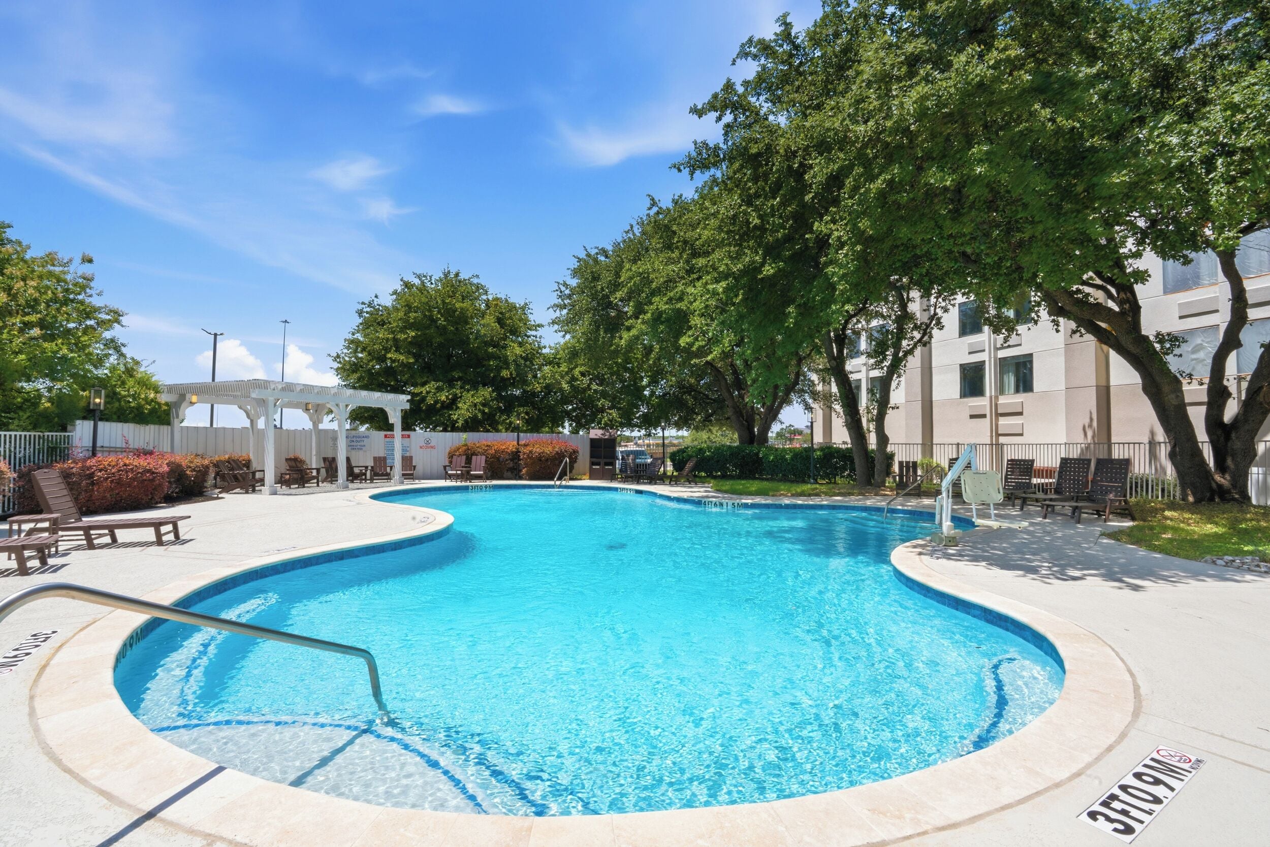 Outdoor pool, open 9:00 AM to 9:00 PM, sun loungers