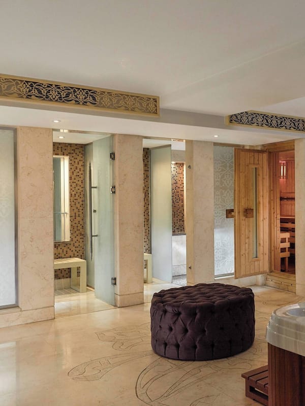 Couples treatment rooms, sauna, hot tub, steam room, body treatments