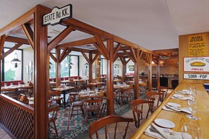 14 restaurants, breakfast, lunch, dinner served; international cuisine 