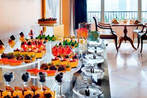 5 bares o lounges, bar junto a la alberca 