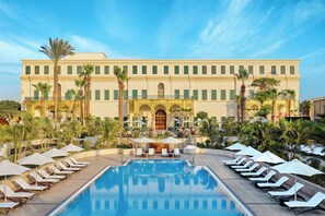 Hồ bơi ngoài trời, mở cửa từ 6:00 đến 18:00, dù/ô trên bãi biển/hồ bơi 