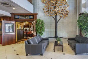 Lobby - Best Western Plus Cobourg Inn & Convention Centre (Cobourg)