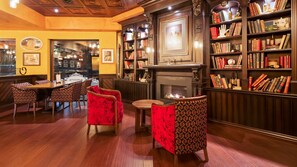 Bar (on property) - Best Western Plus Cobourg Inn & Convention Centre (Cobourg)